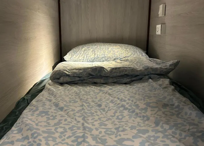 Lesbase Female 8-bed * 曼谷