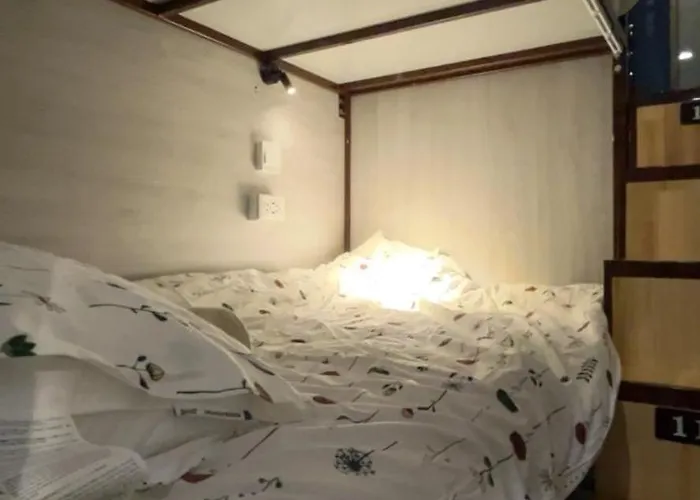 Lesbase Female 8-bed * 曼谷