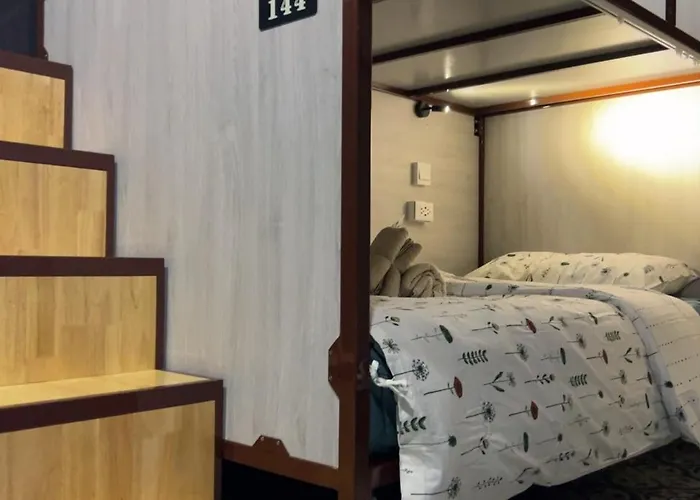 旅馆 Lesbase Female 8-bed *