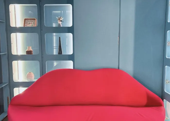 Lesbase Female 8-bed 旅馆